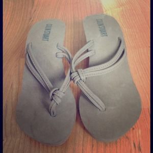 Colin Stuart brown wedge flip flops
