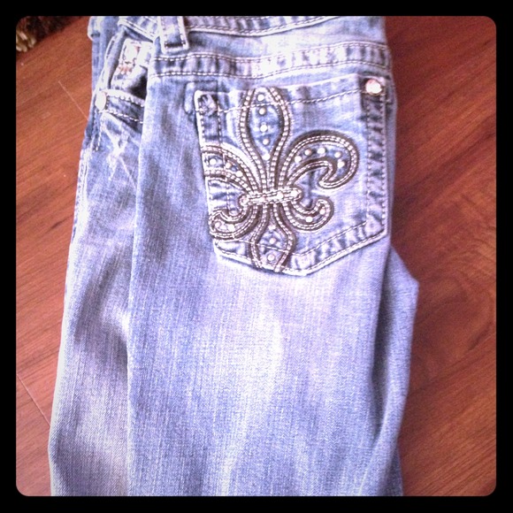 HOLD FRIDAY 30 KASANDRA Miss me jeans & 2 shirts