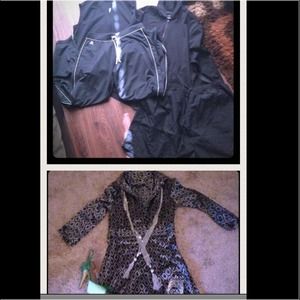 Bundle.  Free. 2 bare minerals powder make up