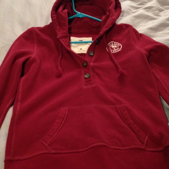 Maroon Hollister pullover hoodie with buttons