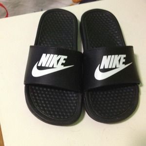 ❌Nike Slippers Size 3Y SOLD Bundle❌❗💲