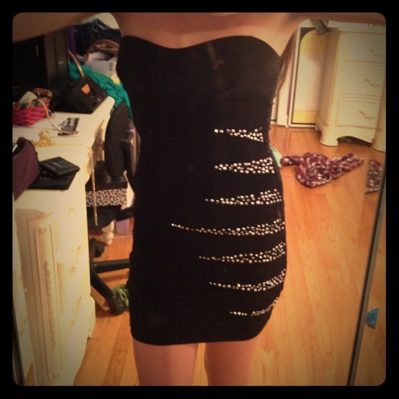 Black tight dress with silver arrows