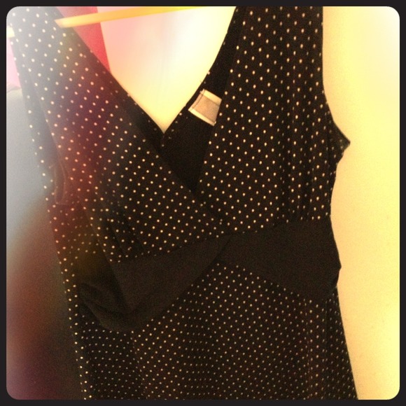 Black v neck  sleeveless top