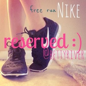 •RESERVED• bettyRiver Nike FREE running shoe