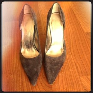Colin Stuart brown suede pumps