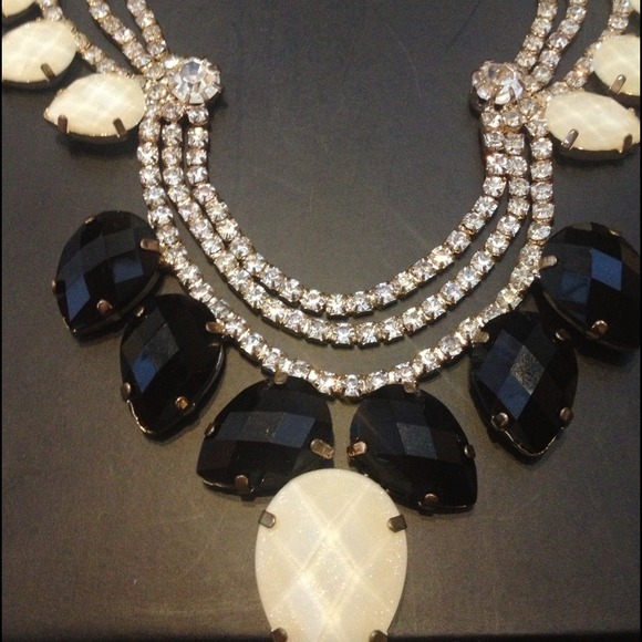 🚫SOLD🚫 Statement Necklace - Picture 2 of 3