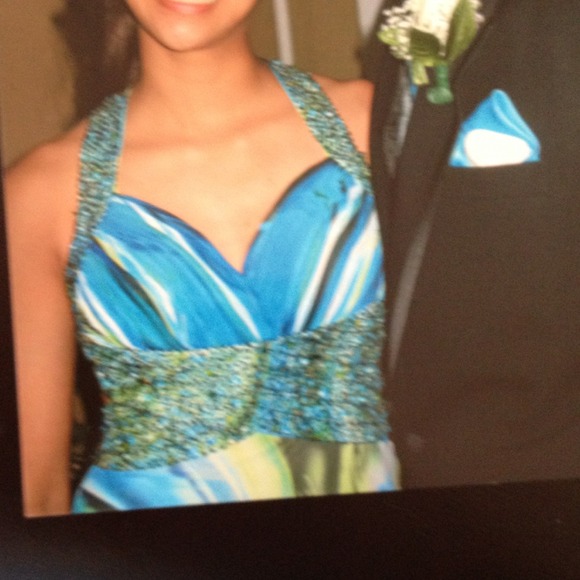 DONATED ๐ Prom gown ๐ฅ PRICE REDUCED๐ฅ - Picture 2 of 4