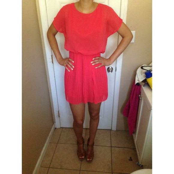 💕TRADED💕 Bright Coral Pleated bottom dress