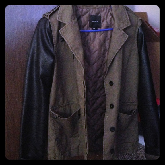 Green jacket with leather sleeves and necklace