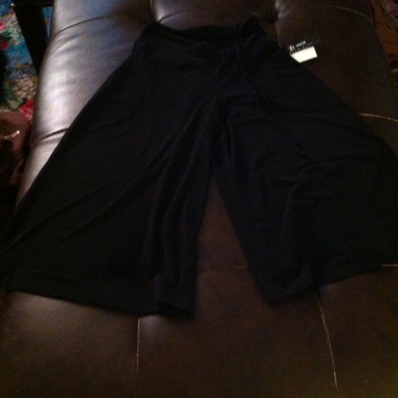 Black dress capris never worn