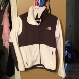 ⭐⭐HOLD!!⭐⭐ Authentic white North Face