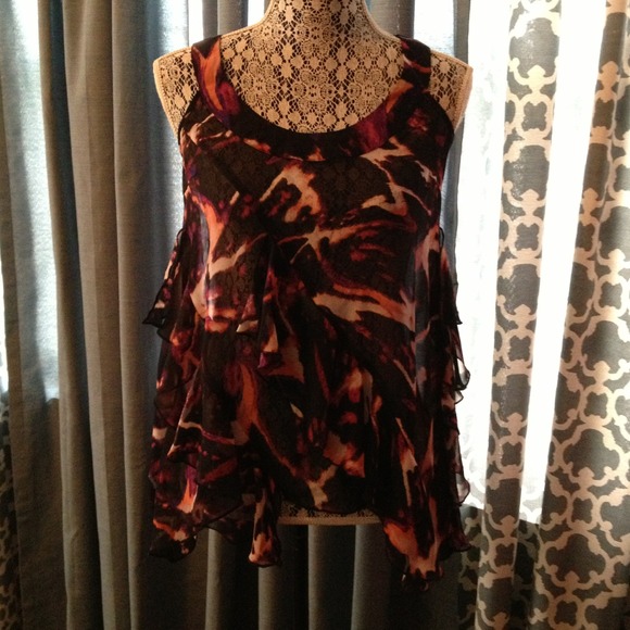 🚫SOLD🚫✨REDUCED✨Ruffle top - Picture 1 of 2