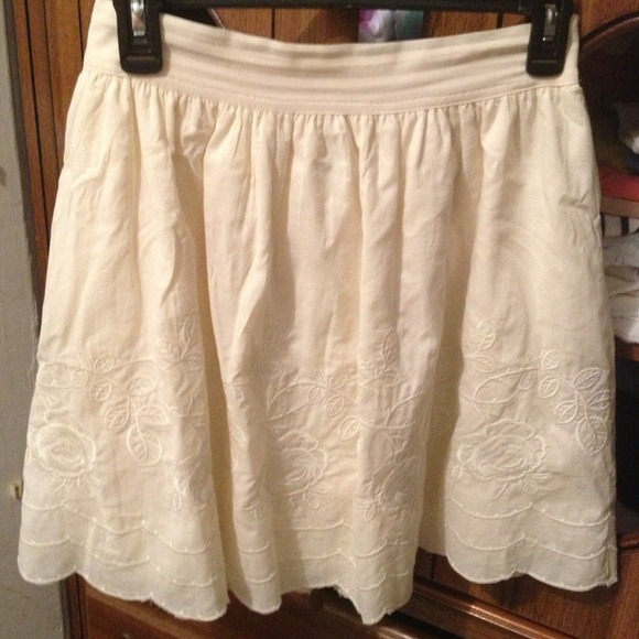 cream- colored skirt from XXI