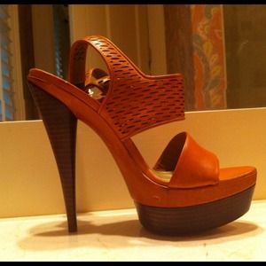 BRAND NEW Rachel Zoe leather pumps