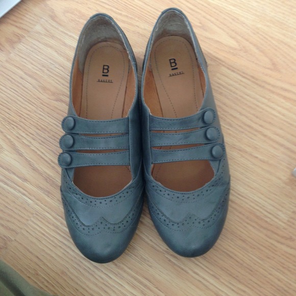 Grey flat