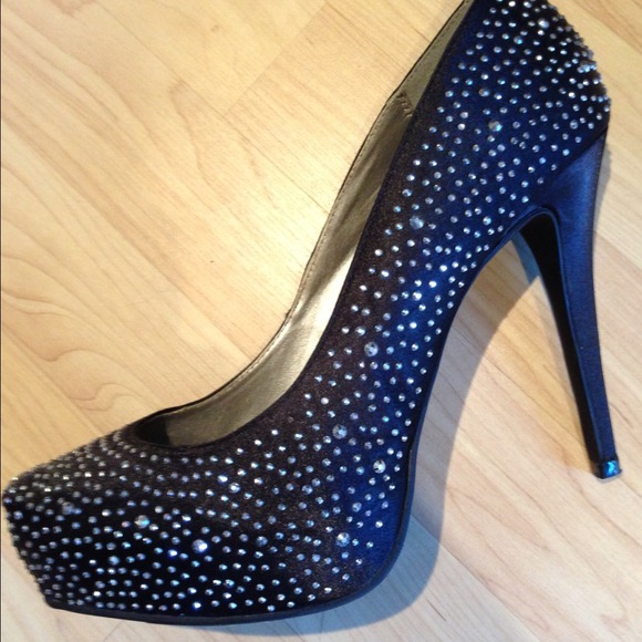 Forever 21 Shoes - Bundle Black Heels & necklace