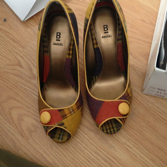 Yellow sandle from bakers