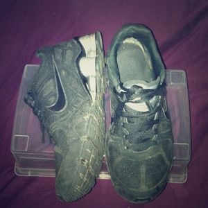 Black Nike shox