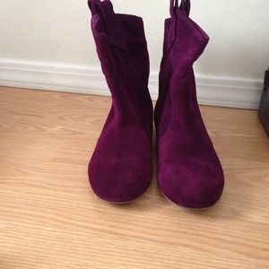 Purple suede boot