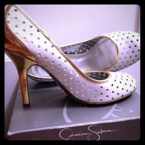 Awesome Jessica Simpson "White Elephant" pump