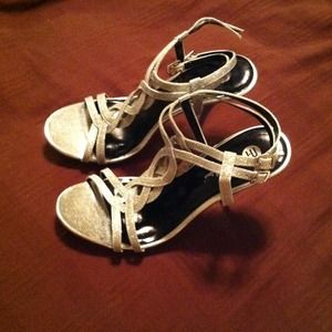 Silver shoes size 7 1/2❤️sold❤️