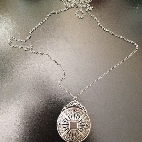 ⛔SOLD⛔Long pendant necklace