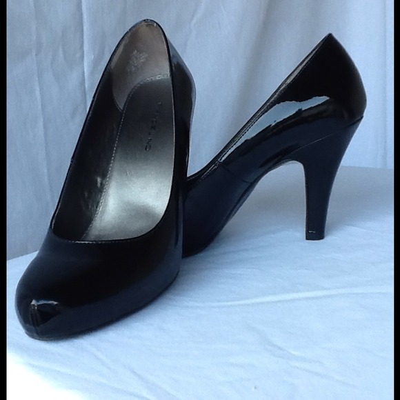 🎉SOLD IN BUNDLE🎉Bandolino black patent heels siz