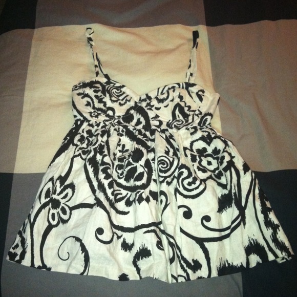 ❌SOLD❌    Black and white top