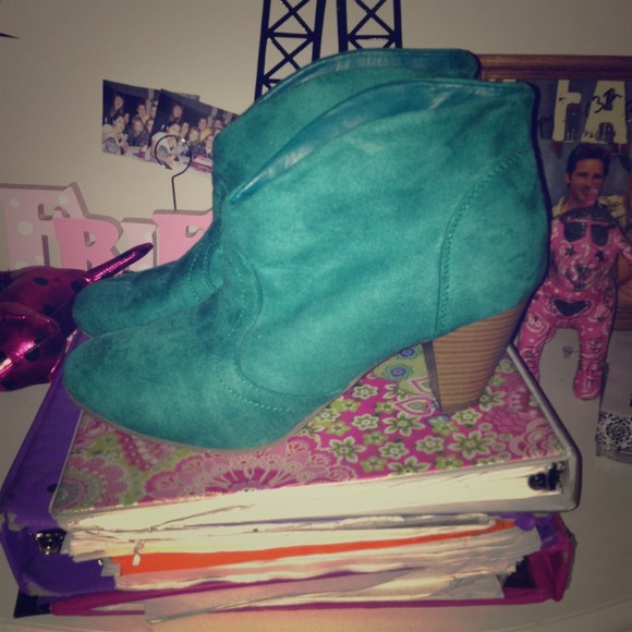 ON HOLD Teal booties