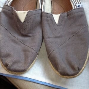 TOMS Classic Canvas Shoes