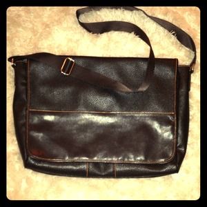 Mens dark brown Usher leather messenger bag.