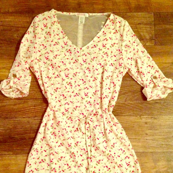 **SOLD** 3/4 Sleeve Floral Shift Dress
