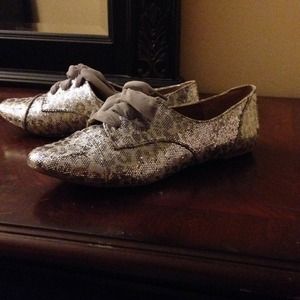 Sparkly silver and black cheetah shoes.