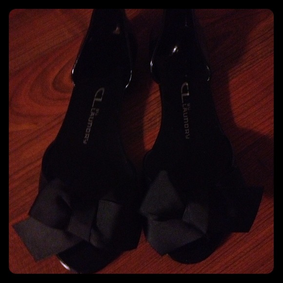 Chinese laundry flats & wristlet