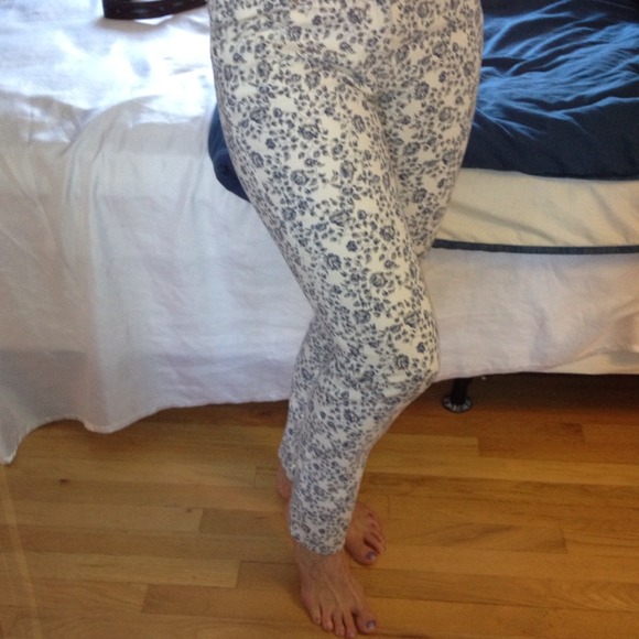 Blue & white floral skinny jeans