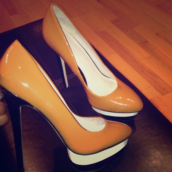 Color Blocked Platform