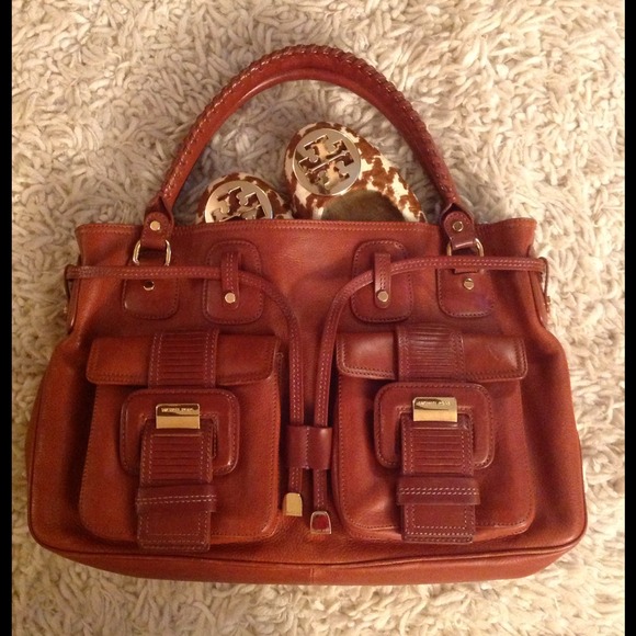 Michael Kors Handbags - 💯% Authentic MICHAEL KORS tote