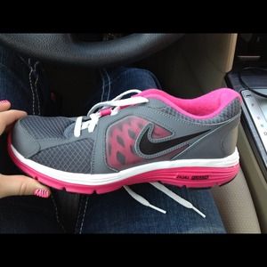 Brand new Nike tennis shoes