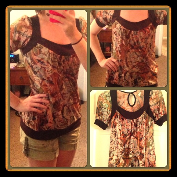 🚫TRADED Buckle shirt! 💚