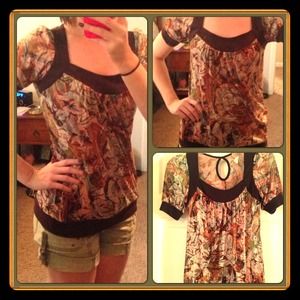 🚫TRADED Buckle shirt! 💚