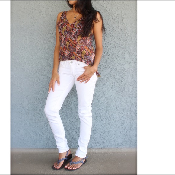HOTT White Levi Denim !!