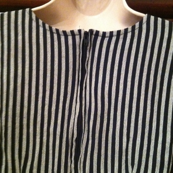 Navy and grey striped short dress - Picture 3 of 3