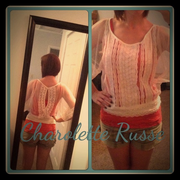 🚫TRADED Elegant lace top! 🎀