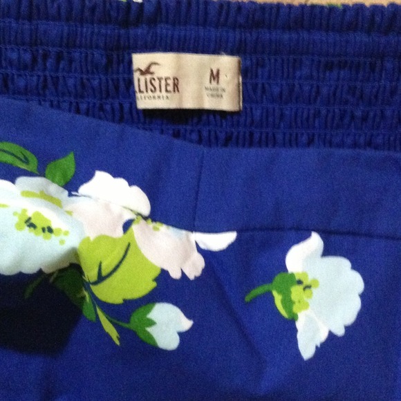 🌀Hollister Floral Strapless Top🌀 - Picture 2 of 4