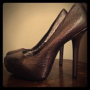 New Metallic Fergie Pumps!