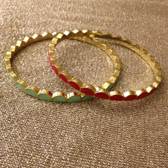 Set of 2 scalloped bracelets