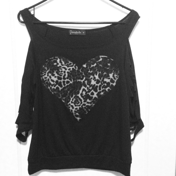 Cute black top with a grey heart, shredded sleeves