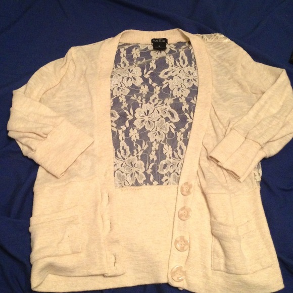 🚫SOLD🚫 Cream colored cardigan
