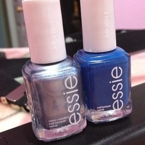 2 Essie nail polish
