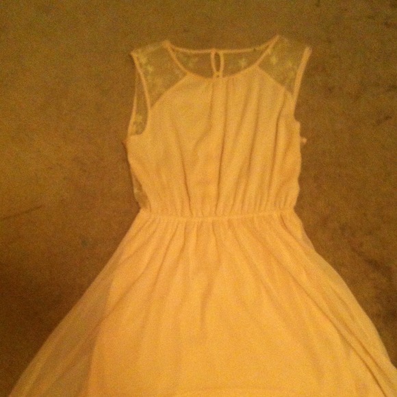 Cute beige summer dress size small. - Picture 2 of 3
